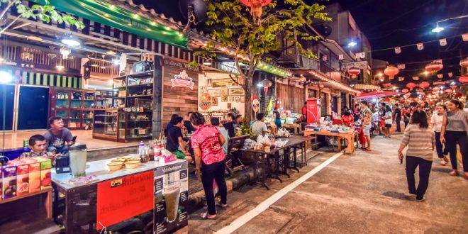 Souvenire shopping in Pattaya - The Residence Garden